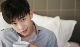 邓伦和李沁最新爆料,甜蜜互动引粉丝热议，剧情走向成谜